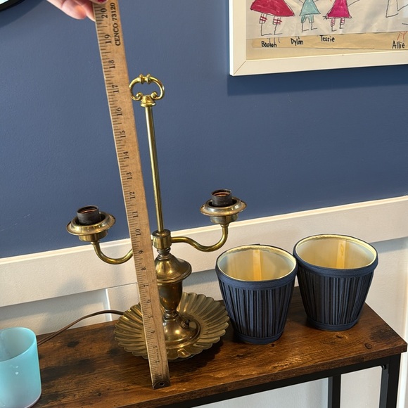 Vintage Brass Ornate Regency Double
Light Table Desk Lamp with 2 blue shades - Picture 15 of 16